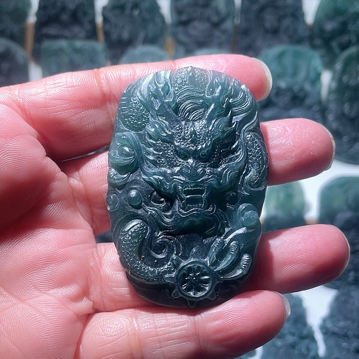 定制翡翠未镶嵌龙