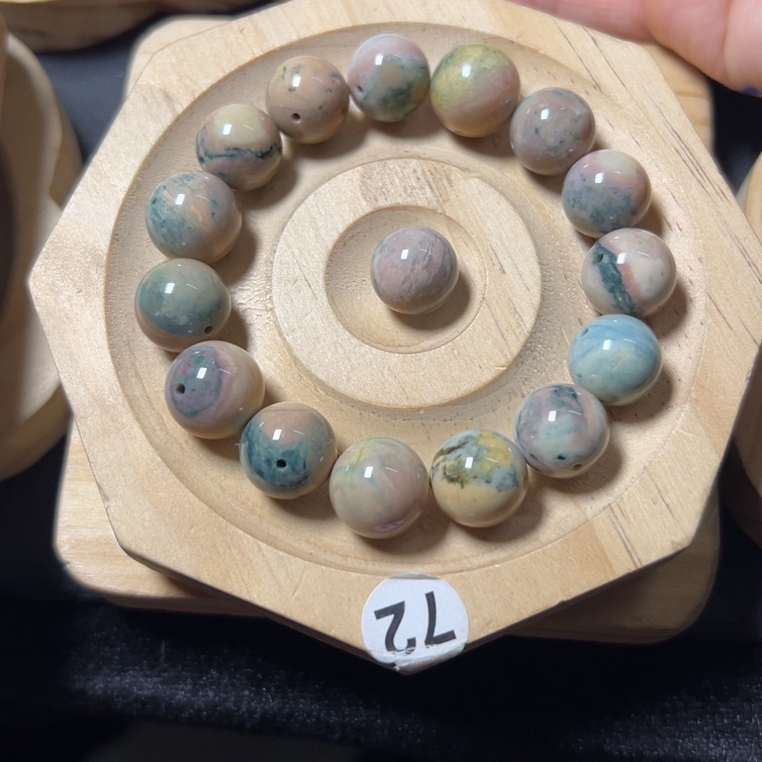 暖***暖石英质玉未镶嵌手链65