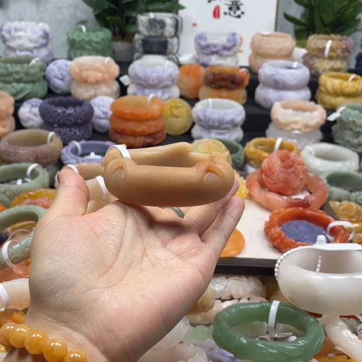 痴***炸石英质玉未镶嵌手镯