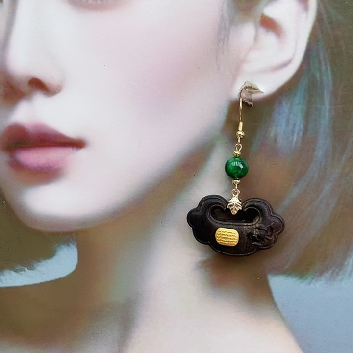 石英质玉颈饰合金