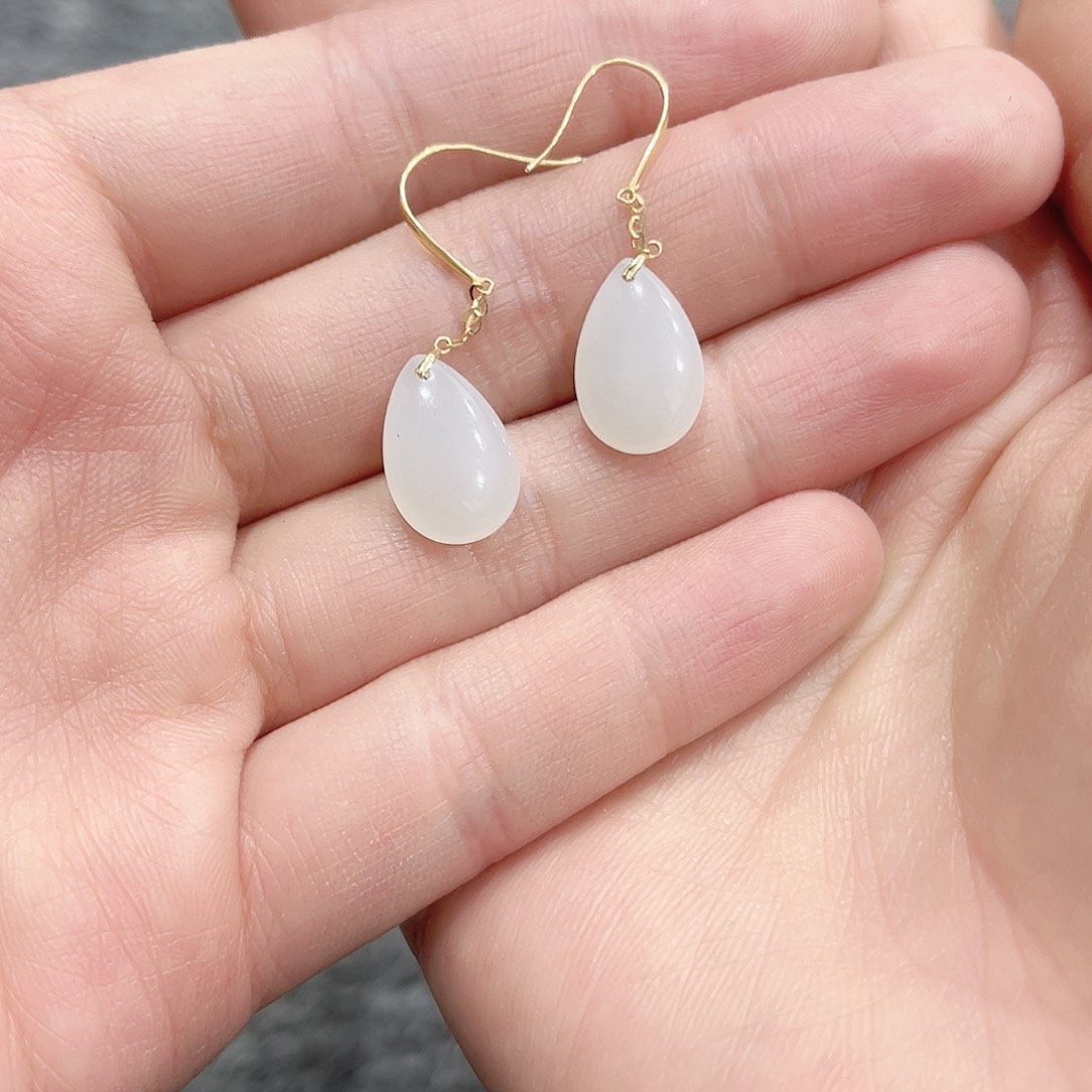 和田玉耳坠。k k18K金镶嵌