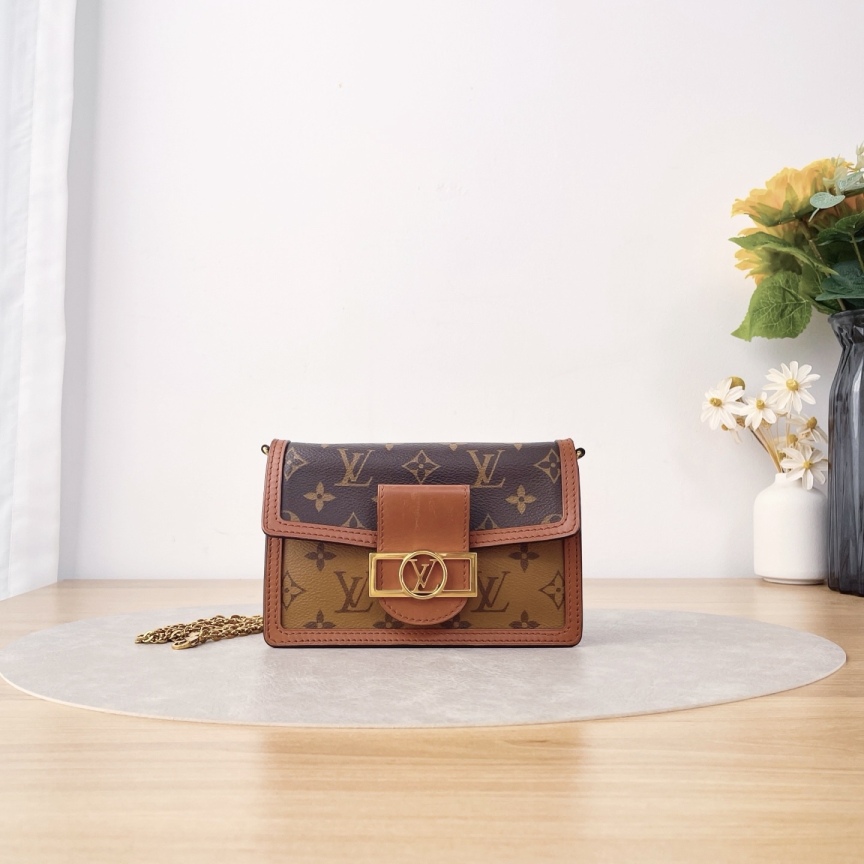 95新 LouisVuitton/路易威登 达芙妮Woc/单肩包/9243