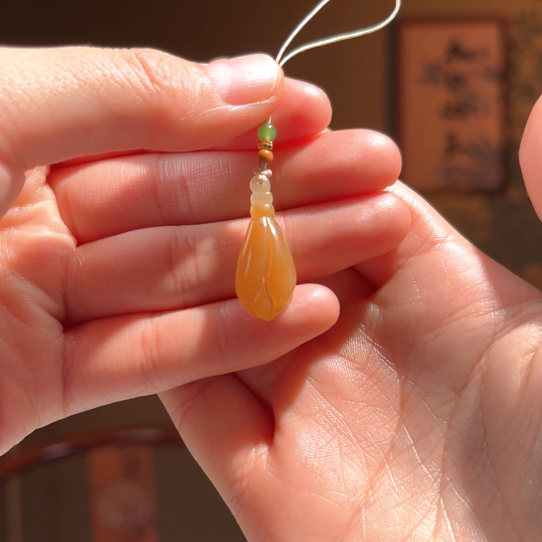 吊坠(不含链)未镶嵌和田玉糖白玉兰花50手机挂