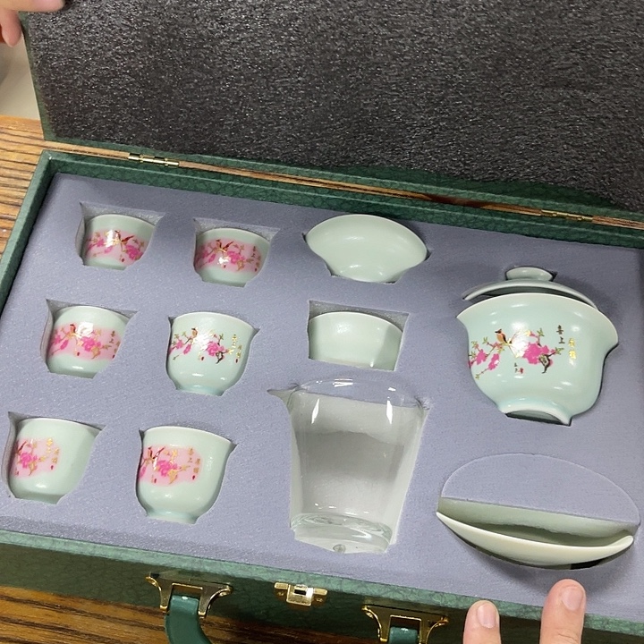 孤品茶具套装等。        