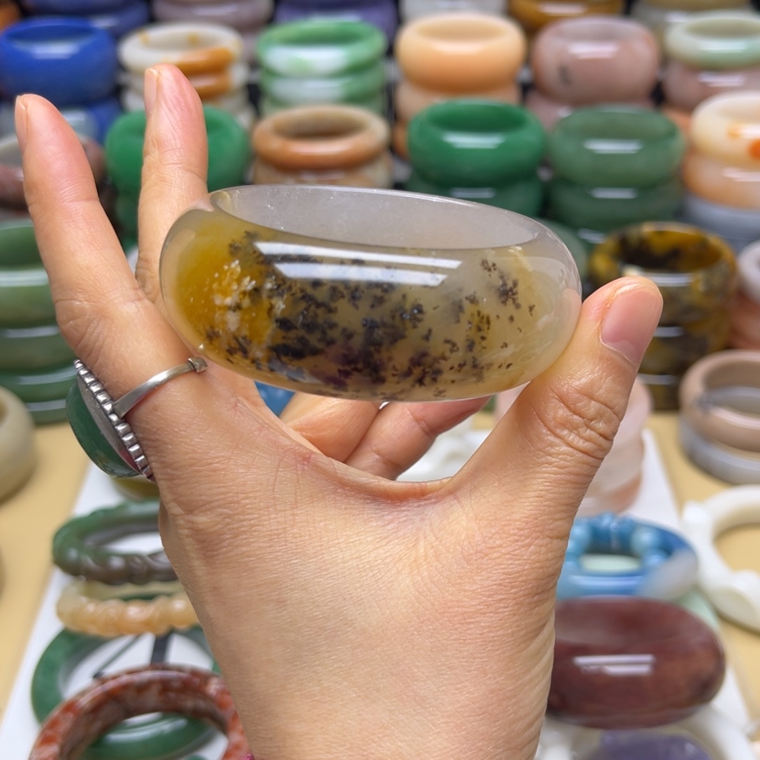 石英质玉未镶嵌手镯