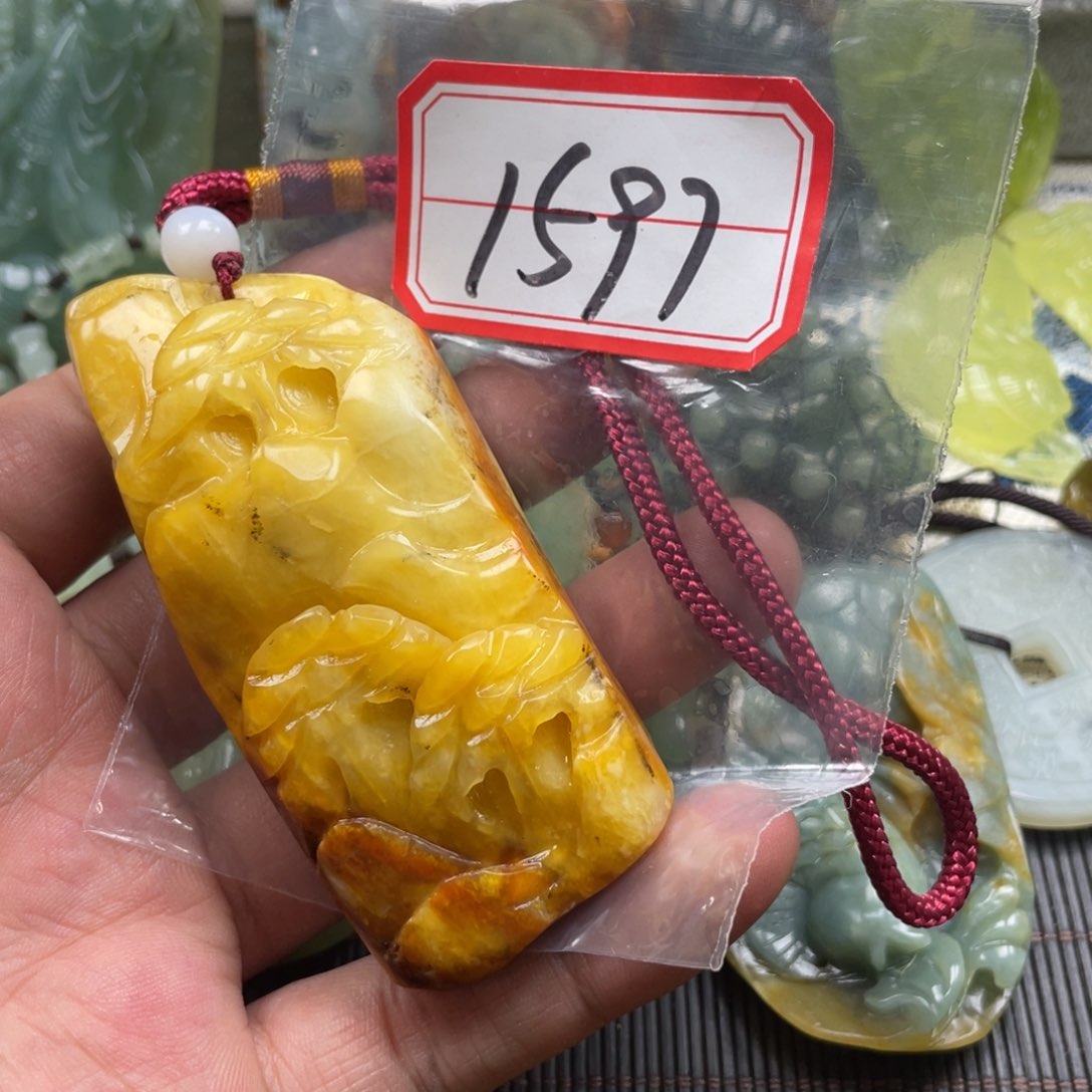 蛇纹石玉颈饰未镶嵌吊坠
