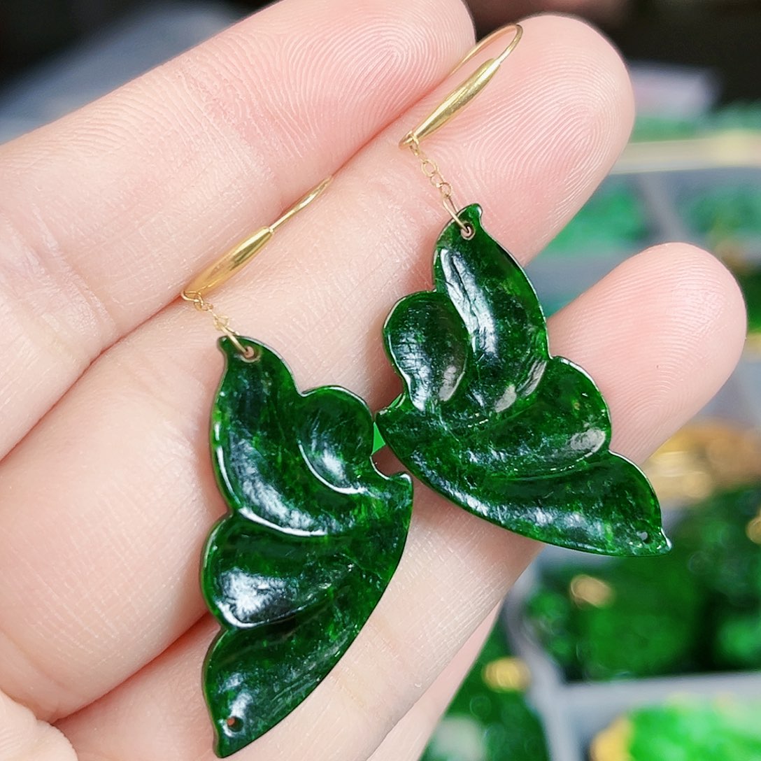 翡翠颈饰18K金镶嵌耳饰