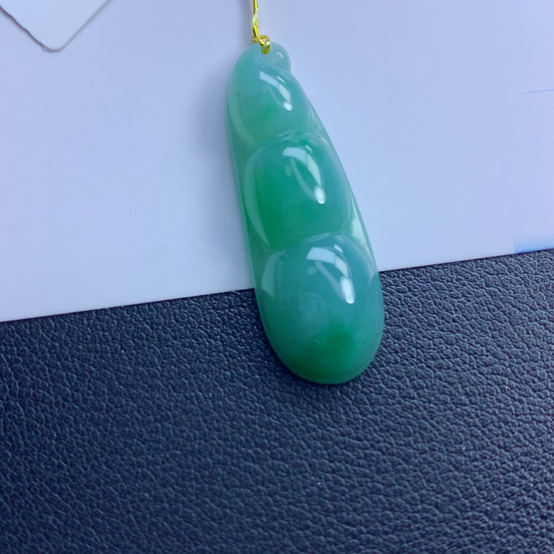翡翠颈饰未镶嵌福豆