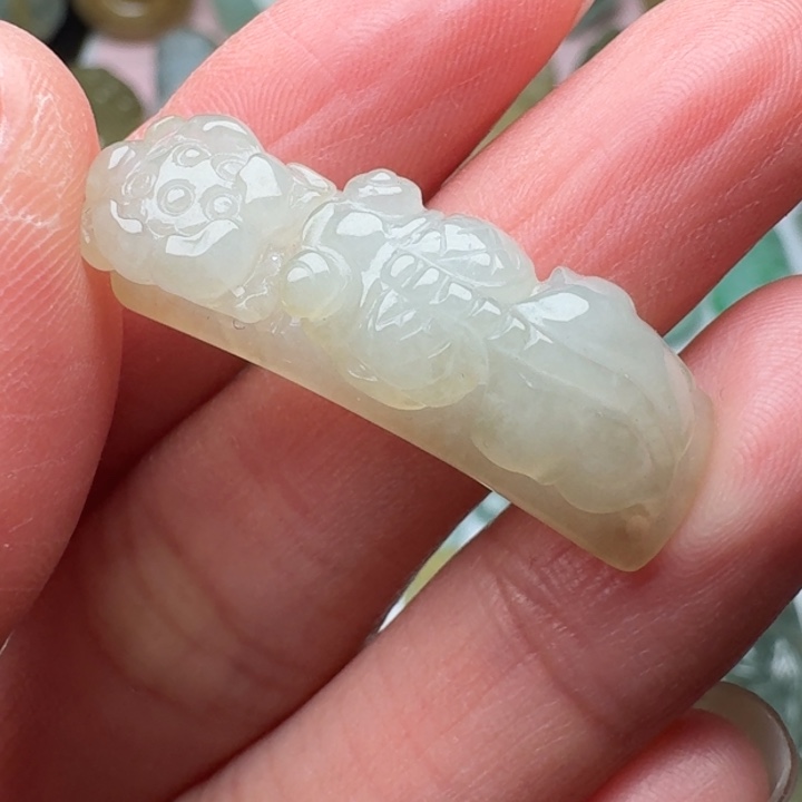 翡翠未镶嵌颈饰莲花鱼