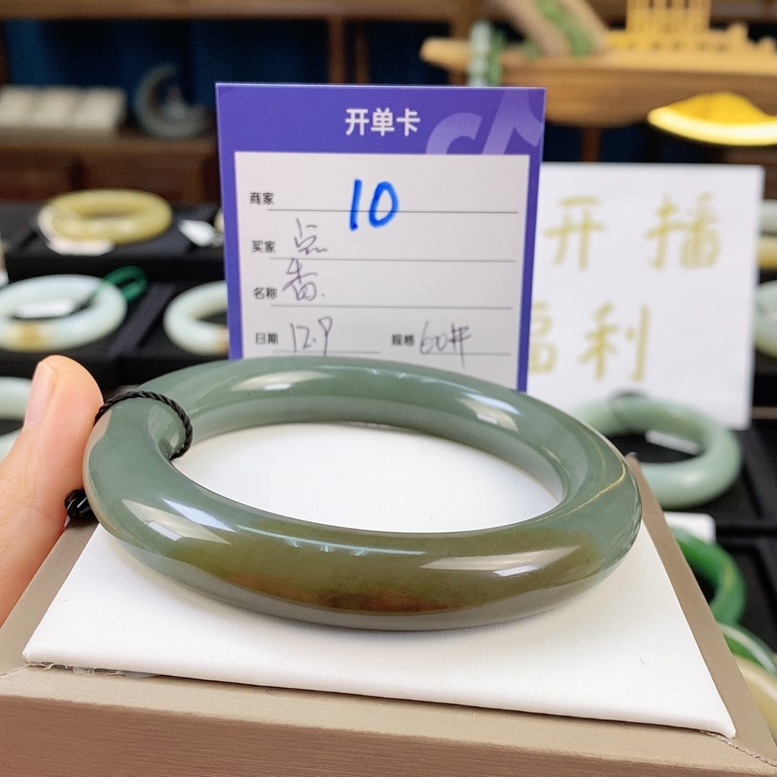 未镶嵌手镯和田玉点****60