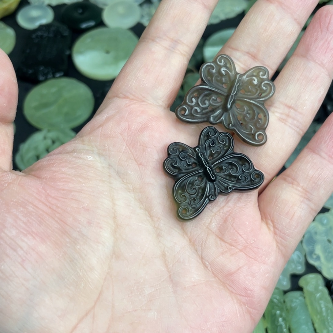 岫玉未镶嵌颈饰蝴蝶