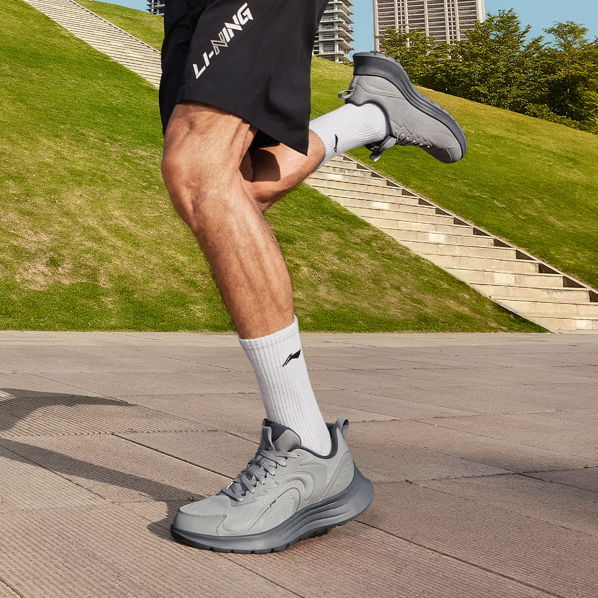 李宁跑鞋男鞋轻羽休闲跑鞋男士鞋子运动鞋ARSV133