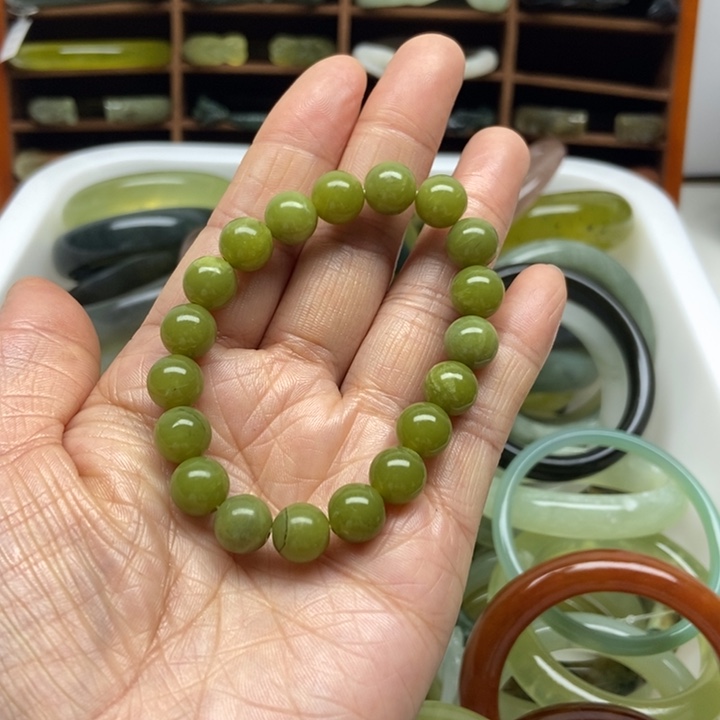 蛇纹石玉未镶嵌手镯