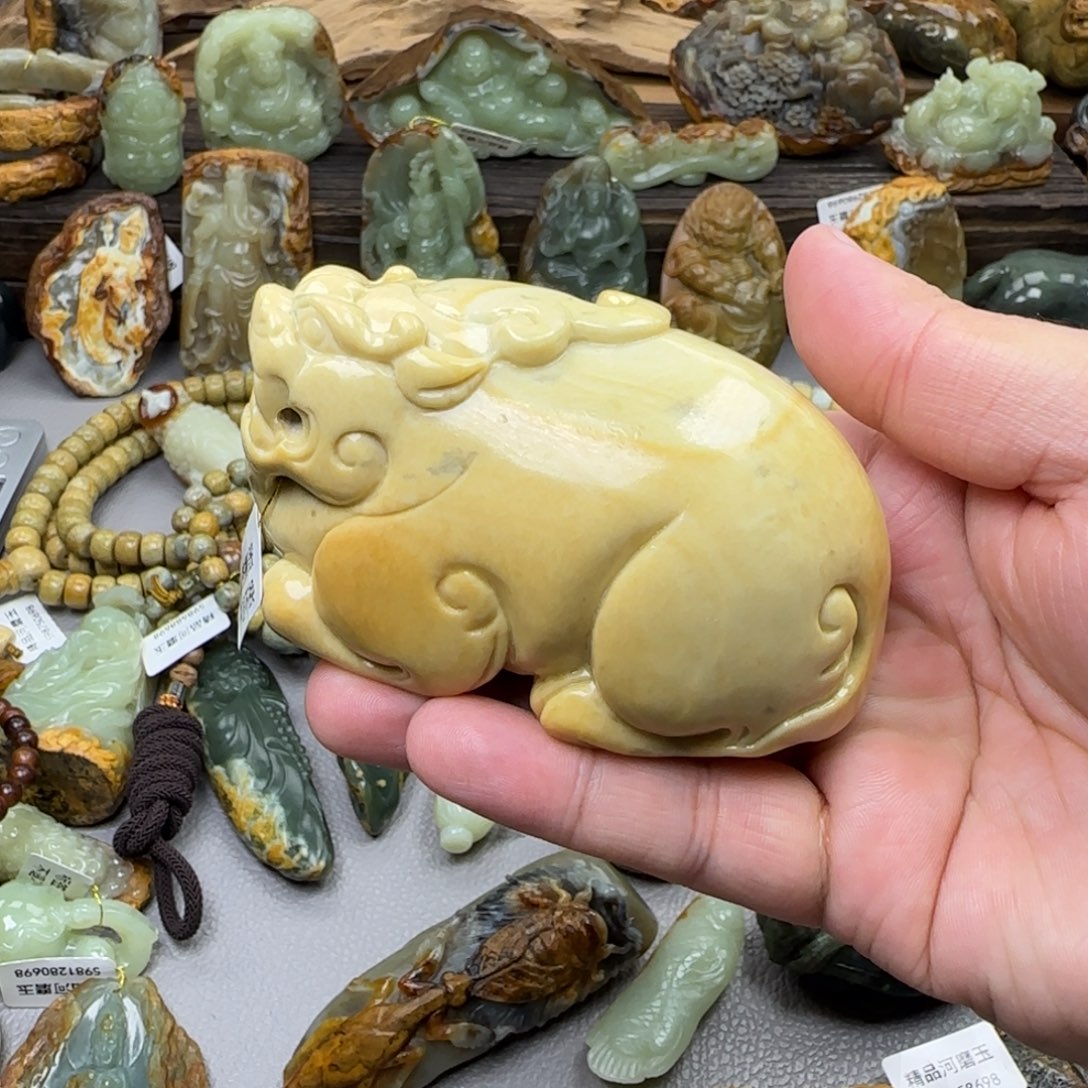 W***D蛇纹石玉合金把件