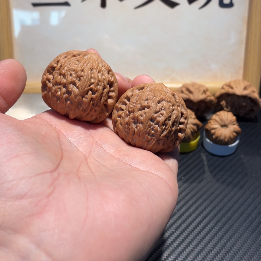 洛***。文玩核桃吊坠铁锤全品