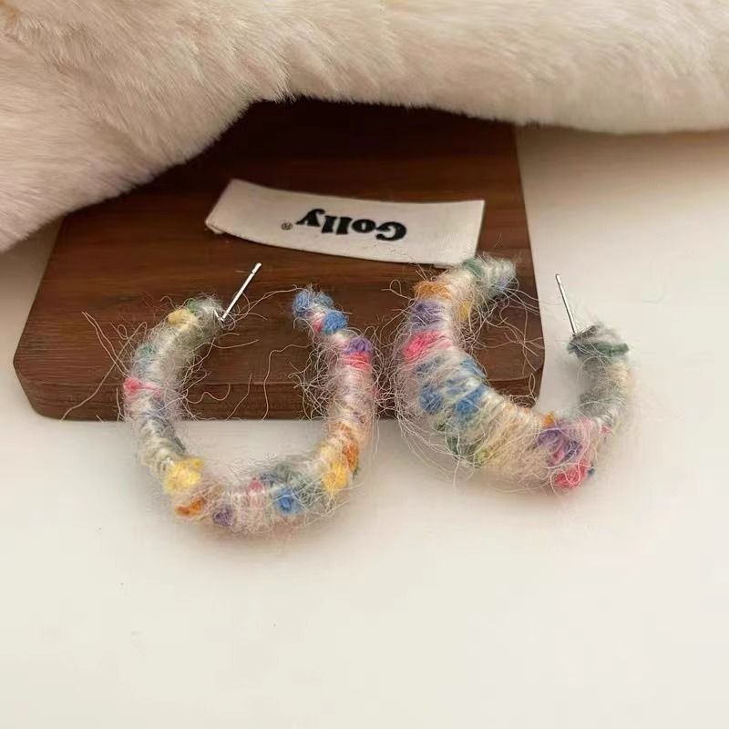 合金耳饰 秋冬新款毛线耳圈彩虹缠绕气质轻奢百搭精致小众insA118