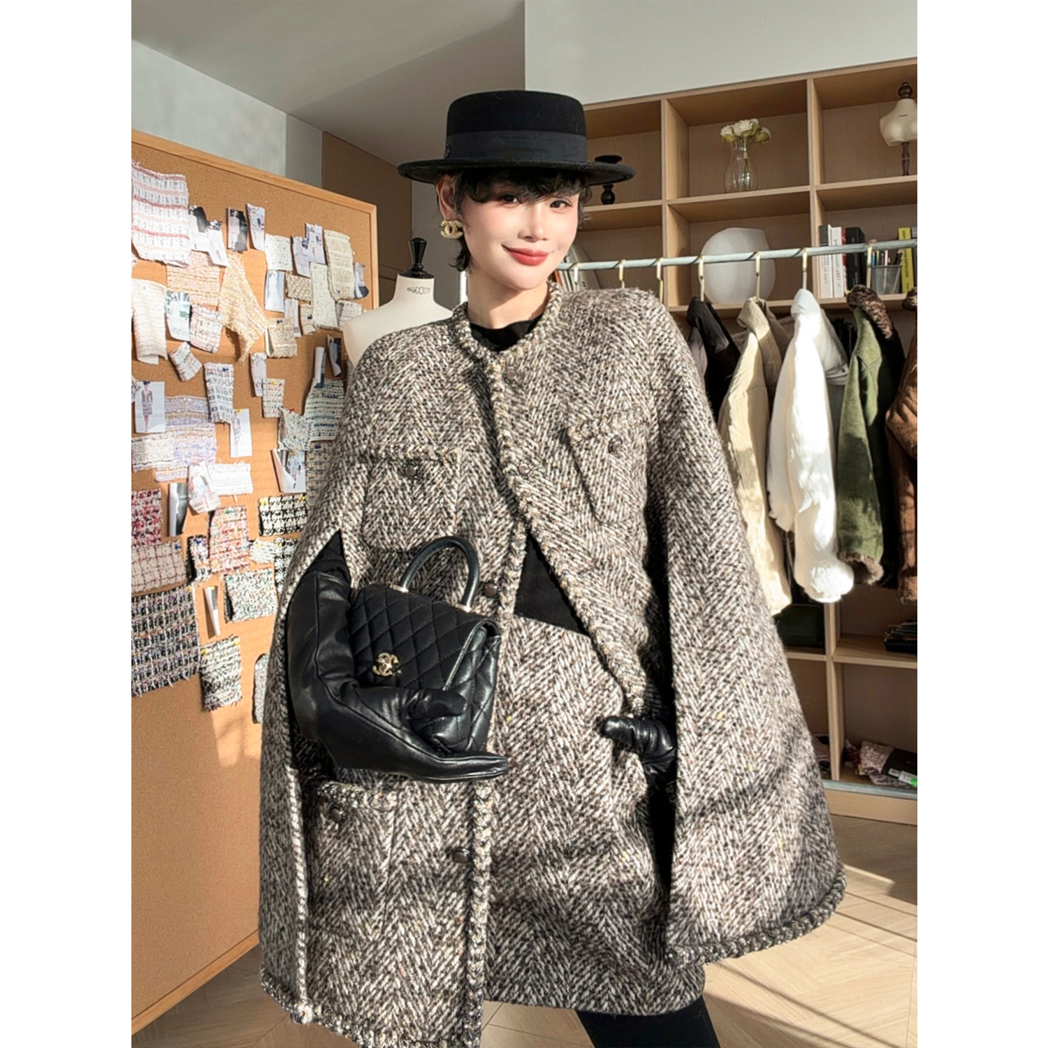 玖着“哈法套”冬日雾感绵羊毛人字粗纺呢手工珠钻香风斗篷短裙