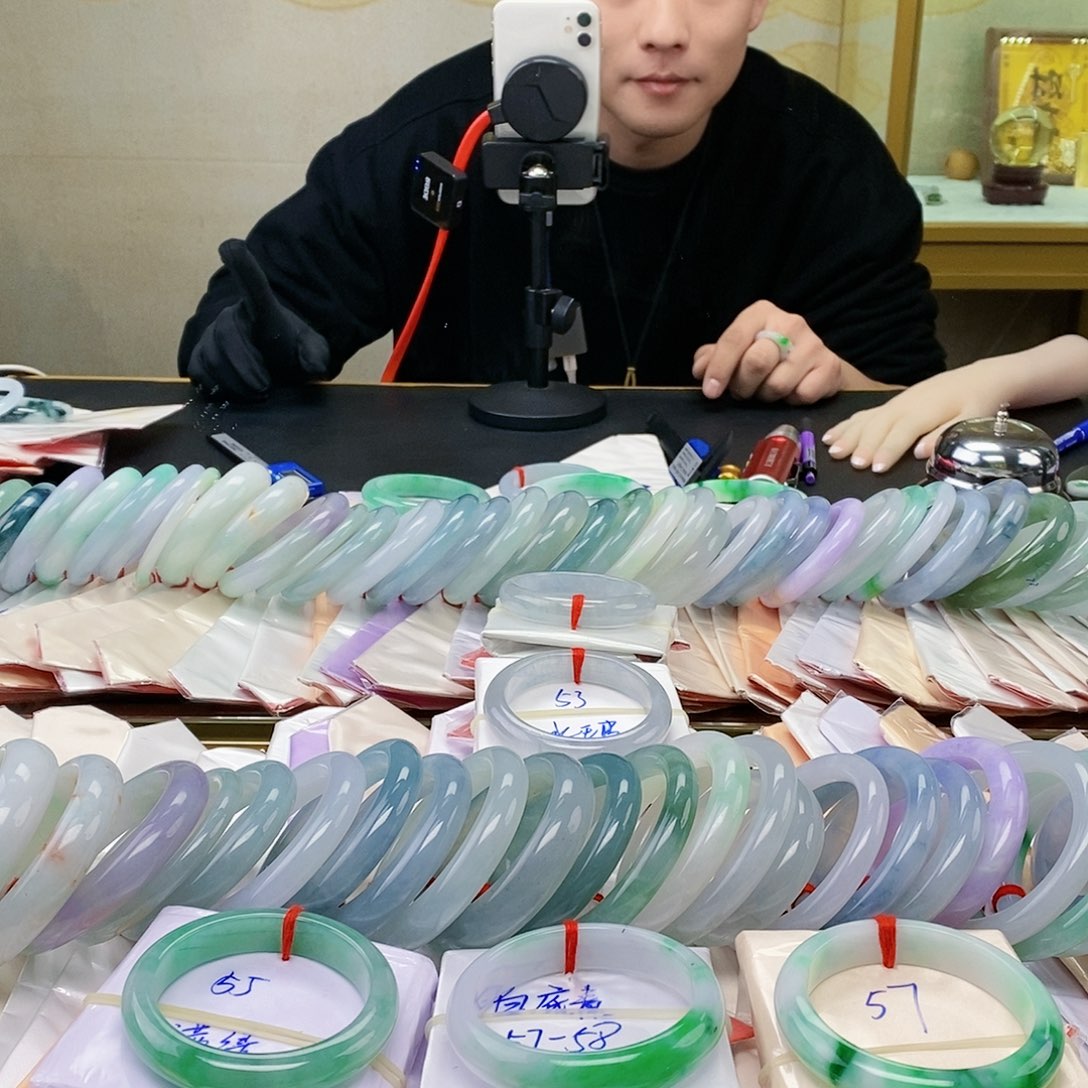 【闪购商品】翡翠手镯未镶嵌龙老头