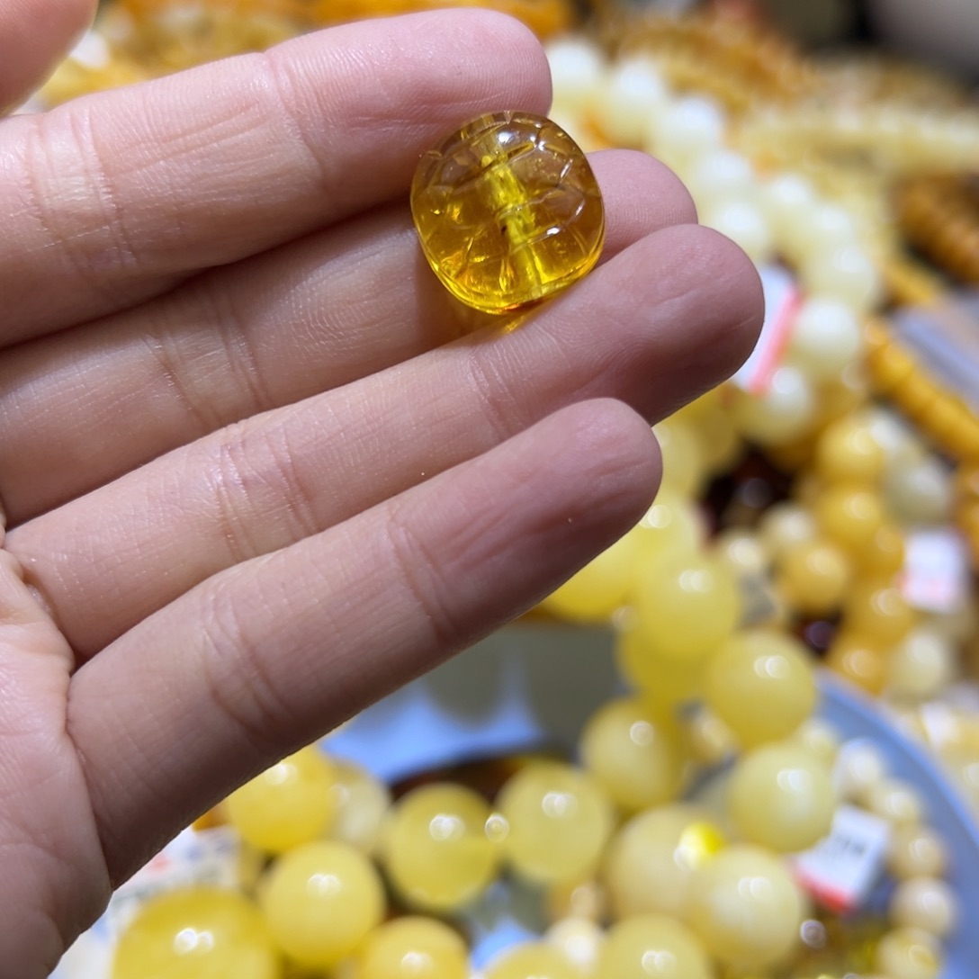 琥珀珠宝奇石未镶嵌