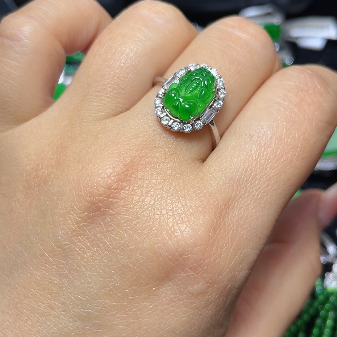 翡翠颈饰银S925镶嵌翡翠