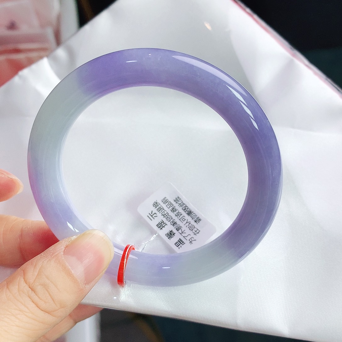 翡翠手镯未镶嵌54圈