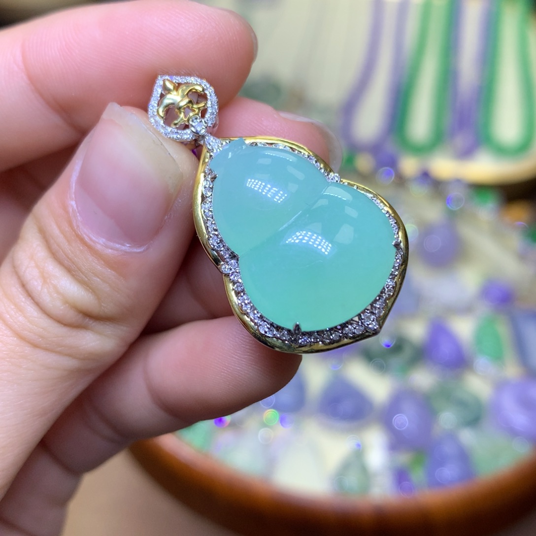 翡翠颈饰18K金镶嵌翡翠