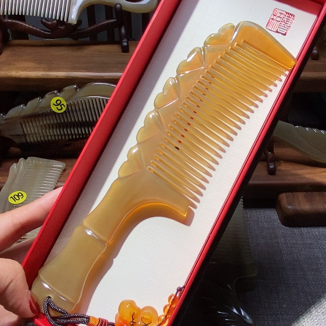 138 枫叶牛角梳牛角梳