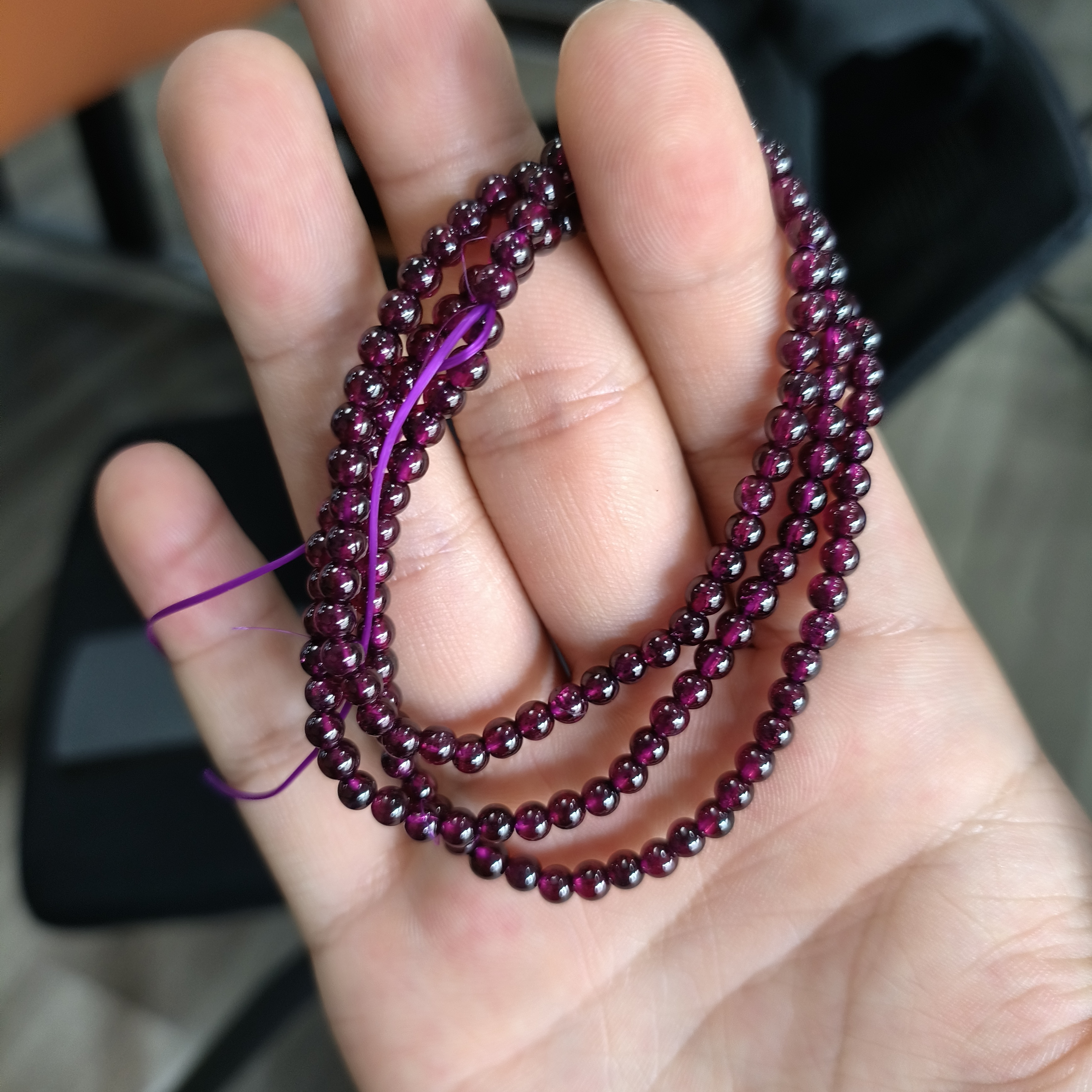 《黛喜珠宝》紫牙乌三圈石榴石3+mm 拍一发一sl0005