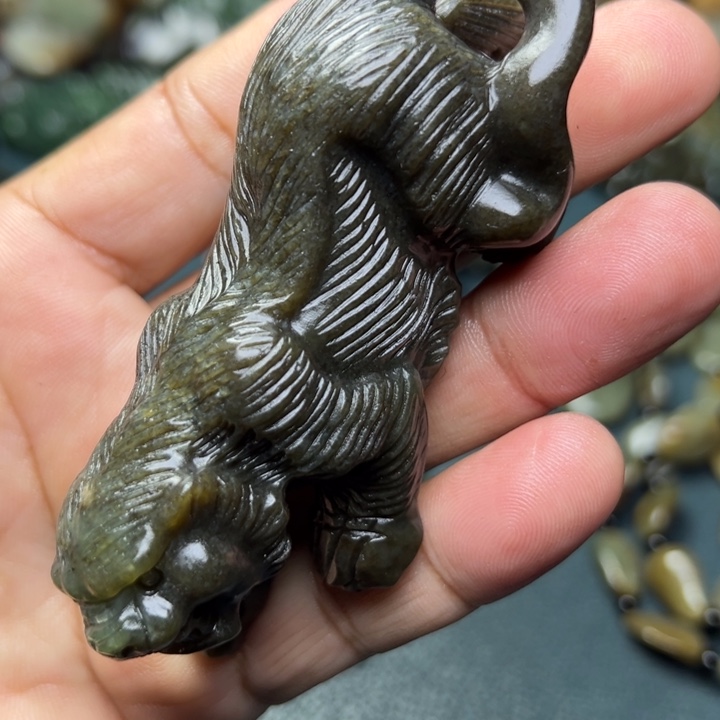 和田玉未镶嵌把件