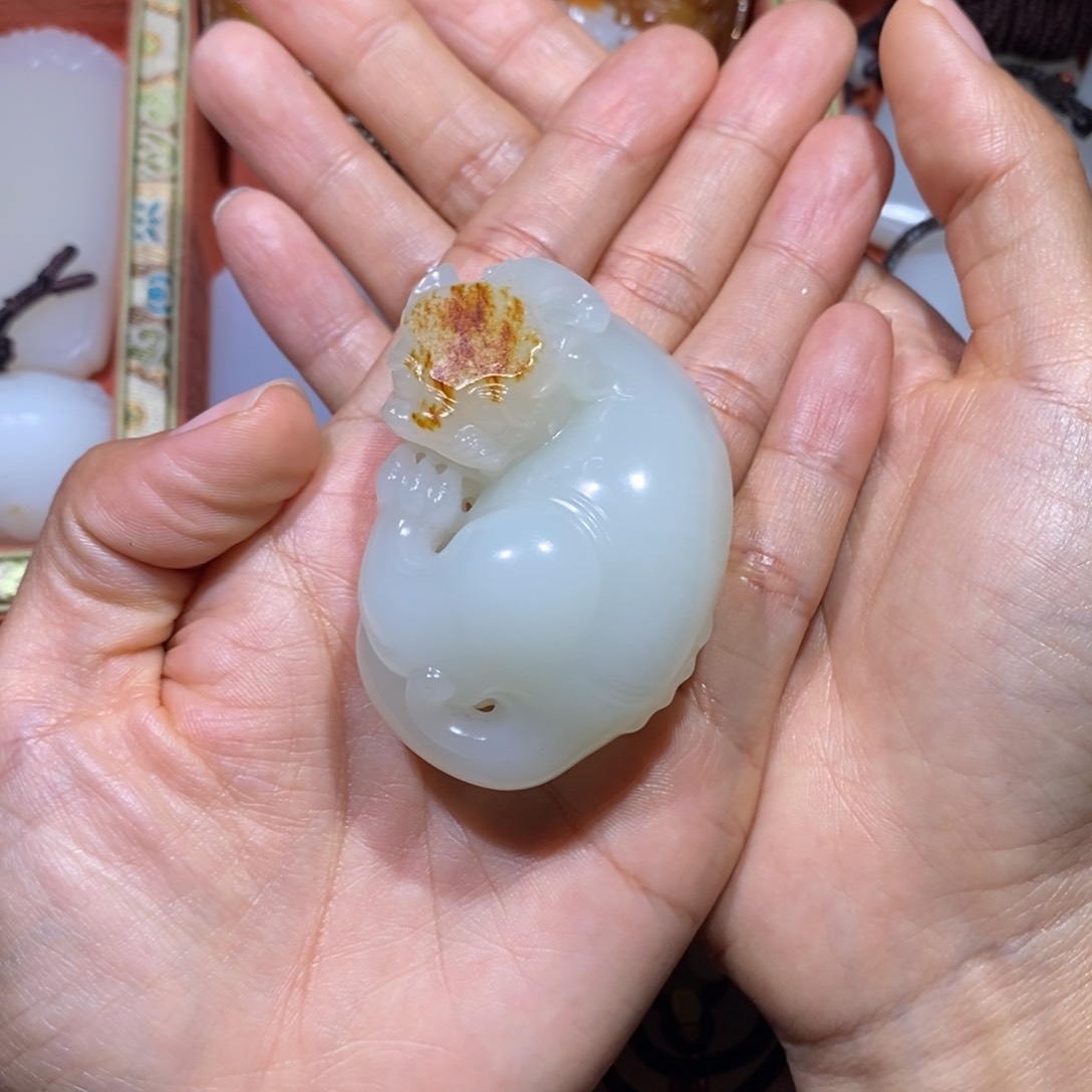 未镶嵌和田玉车挂山*