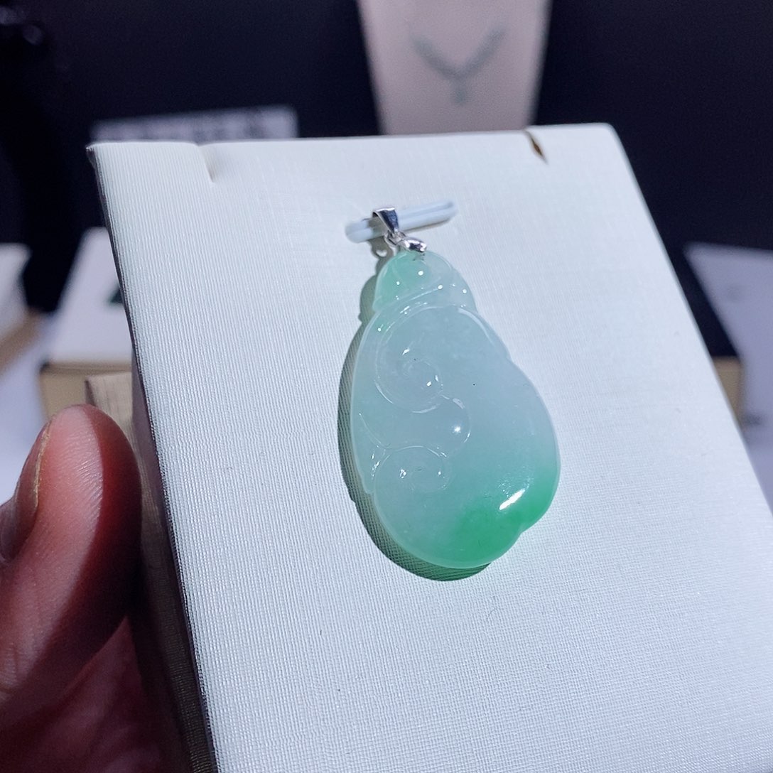 翡翠颈饰未镶嵌如意