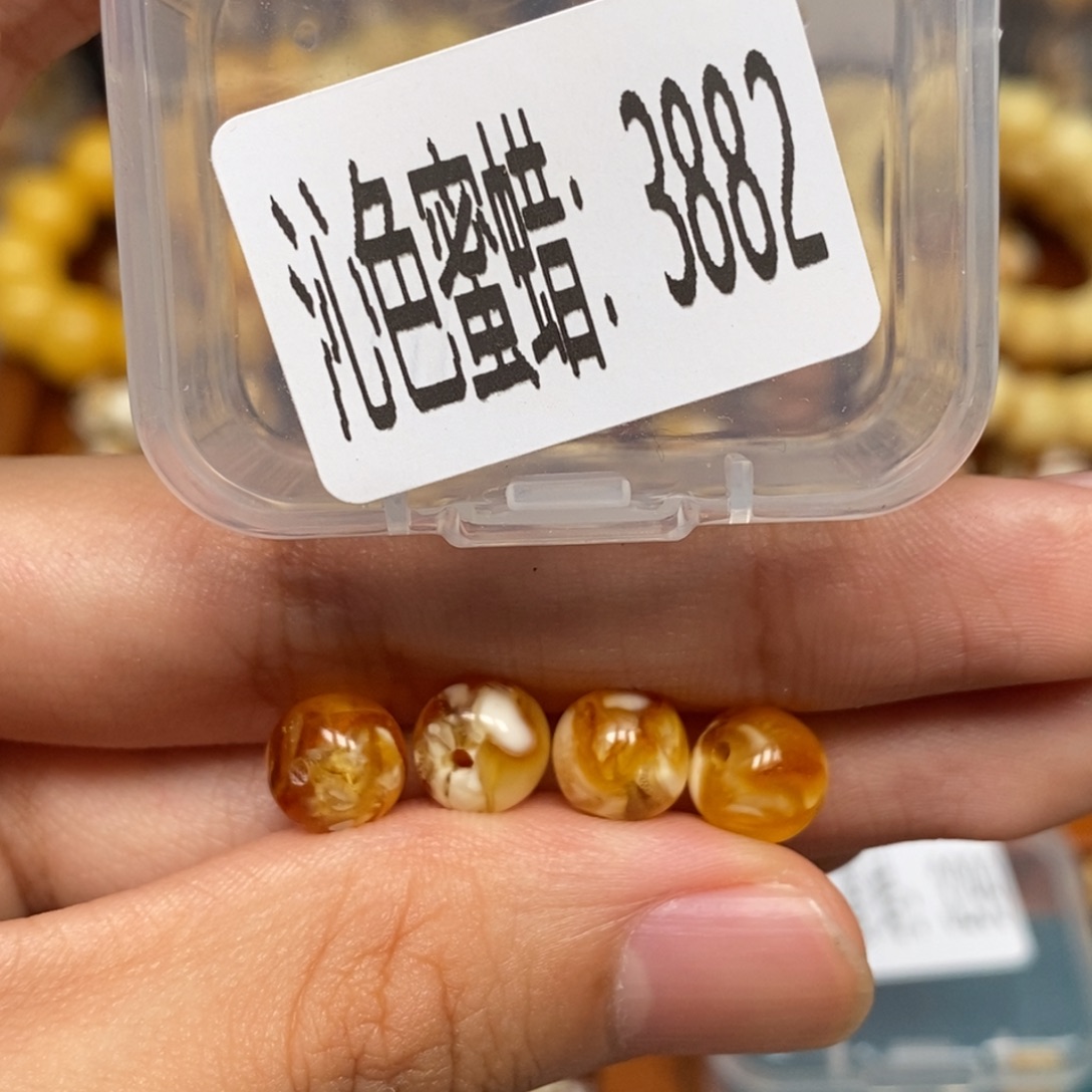 蜜蜡未镶嵌珠宝奇石3882
