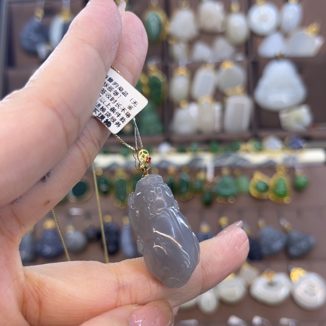 和田玉吊坠18K金镶嵌