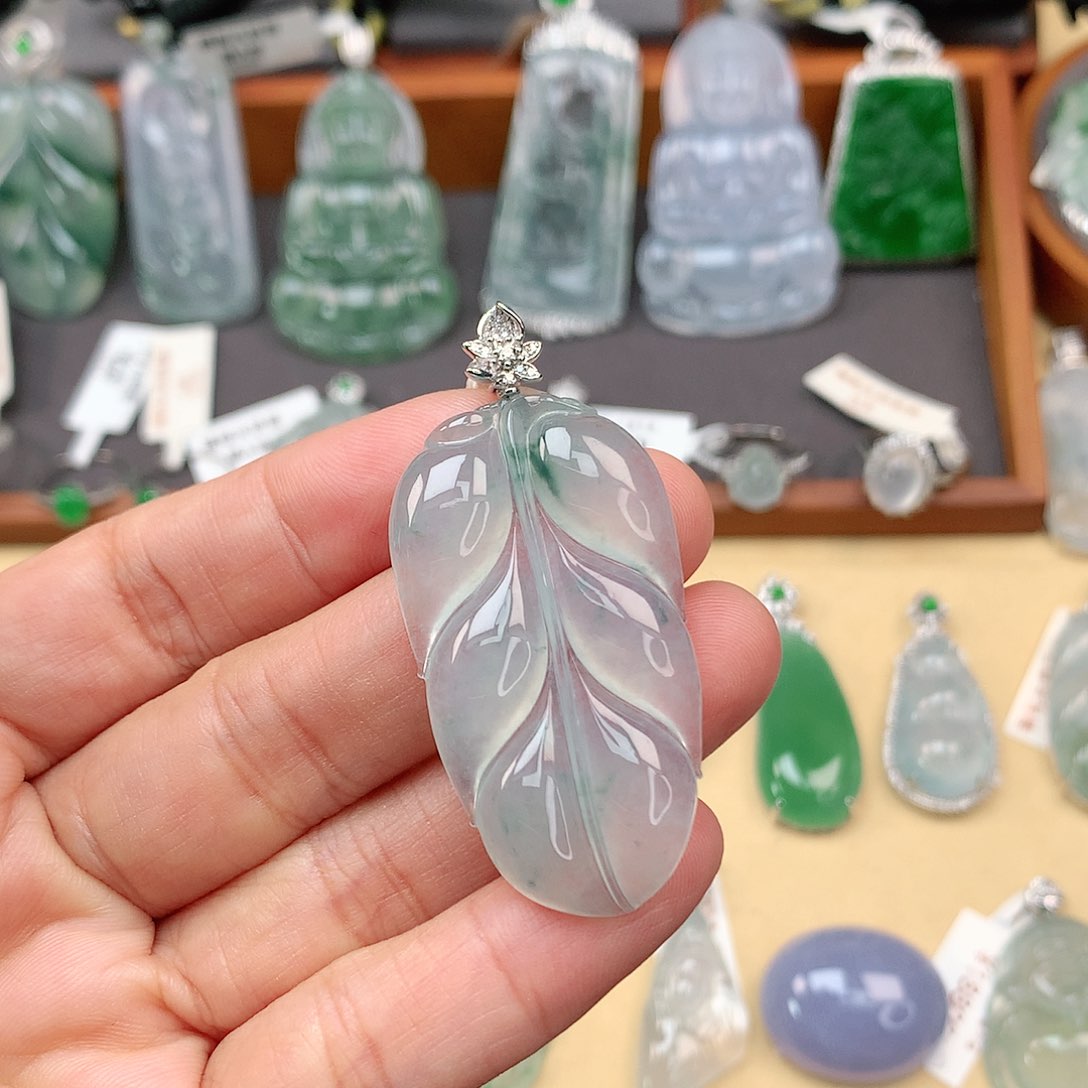 翡翠颈饰18K金镶嵌叶子