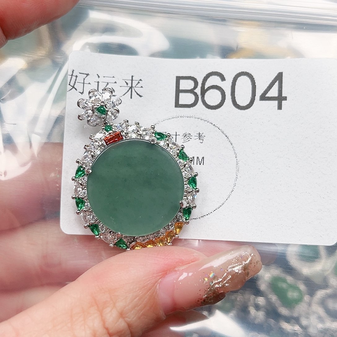 翡翠颈饰未镶嵌赠皮绳604