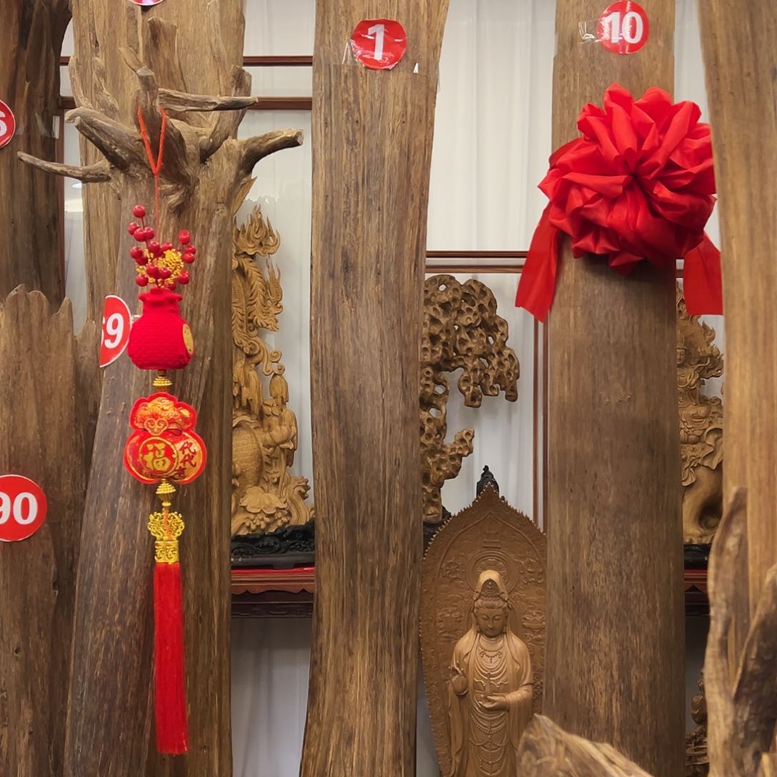 沉香摆件伟****5+底座………