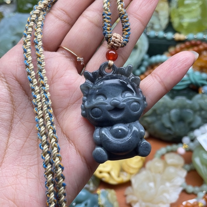 蛇纹石玉吊坠未镶嵌