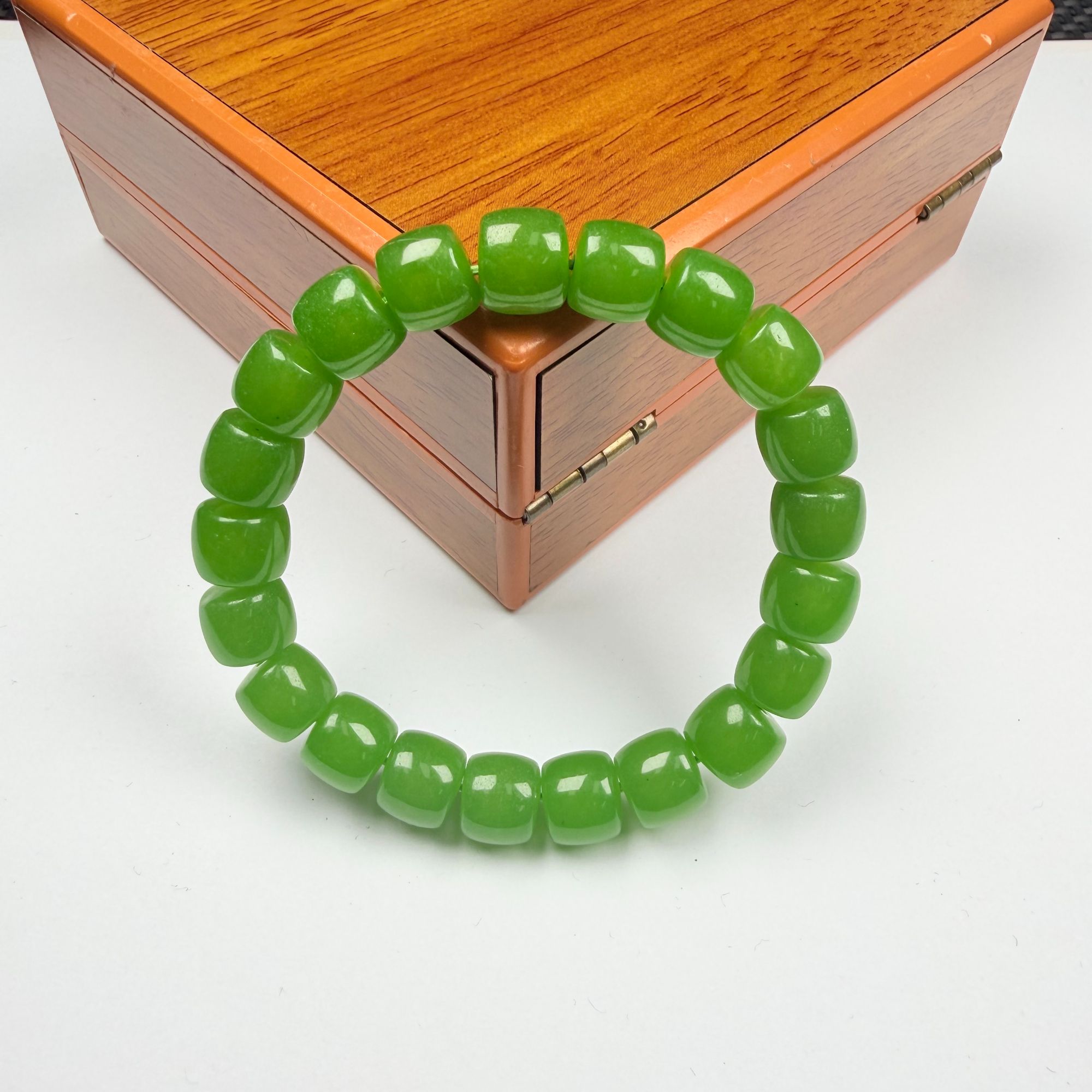 女款时尚z48苹绿老型珠10m手串