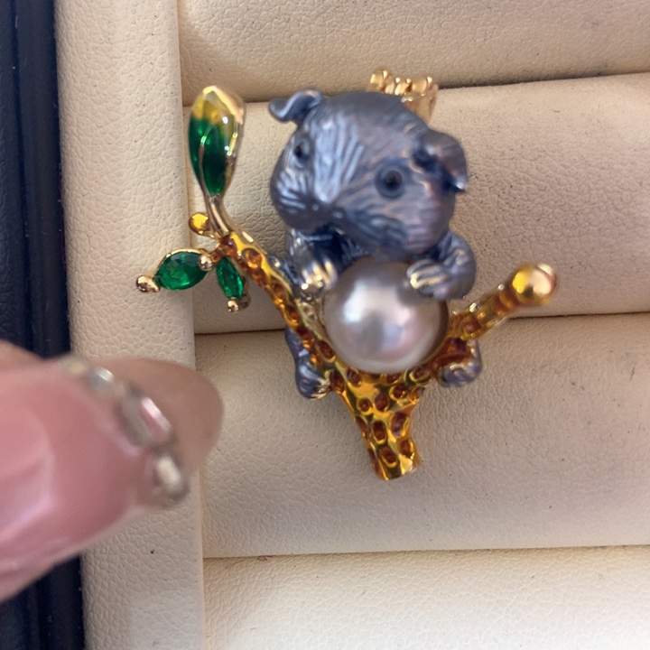 未镶嵌胸饰海水珍珠