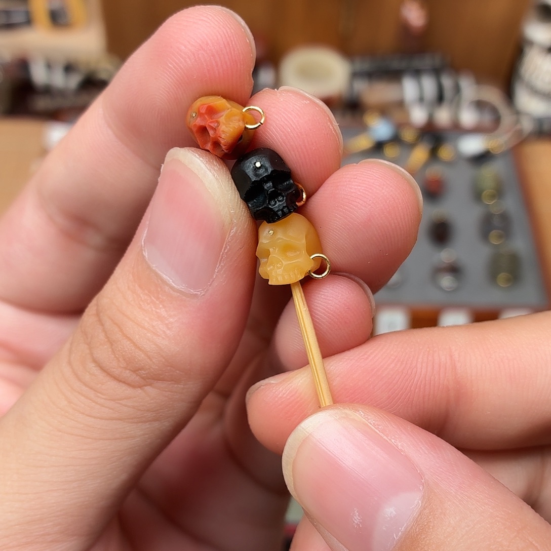 玛瑙/玉髓未镶嵌配饰半额骷髅三灯一组6.5mm