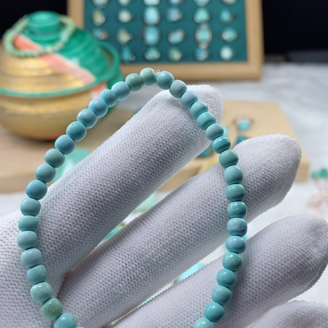 绿松石颈饰未镶嵌