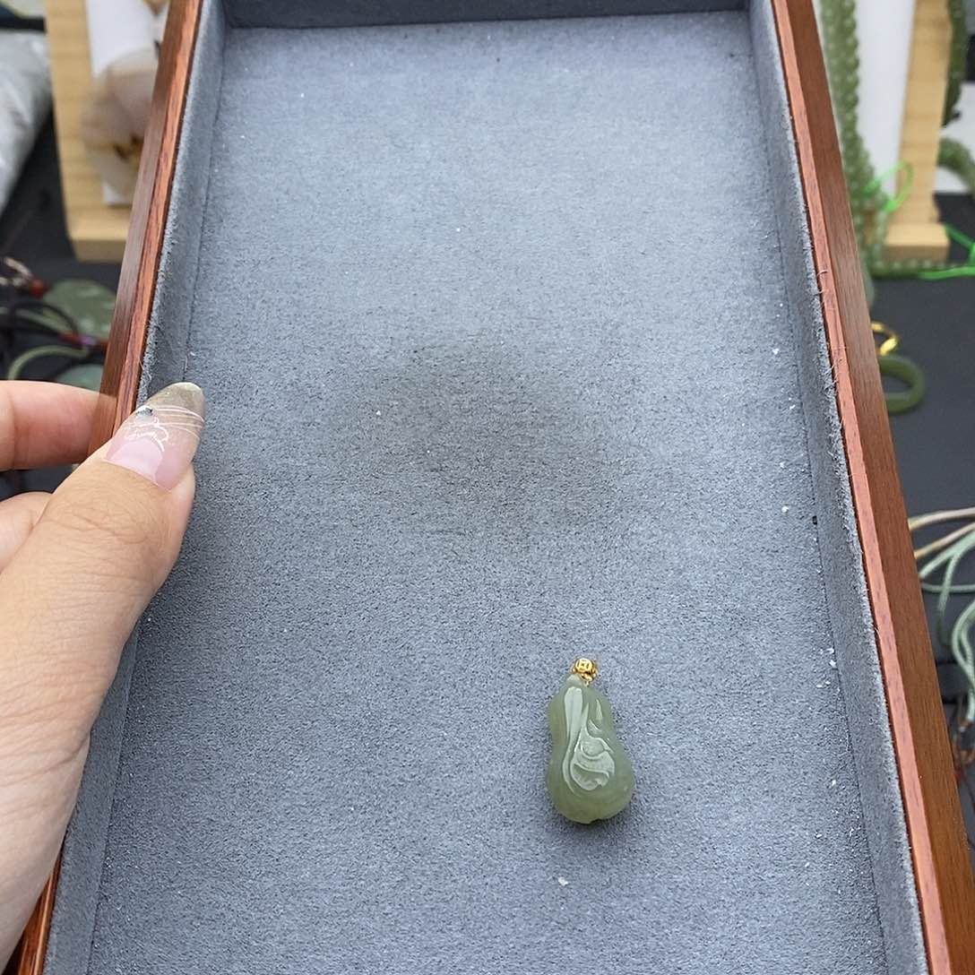 和田玉吊坠(不含链)18K金镶嵌