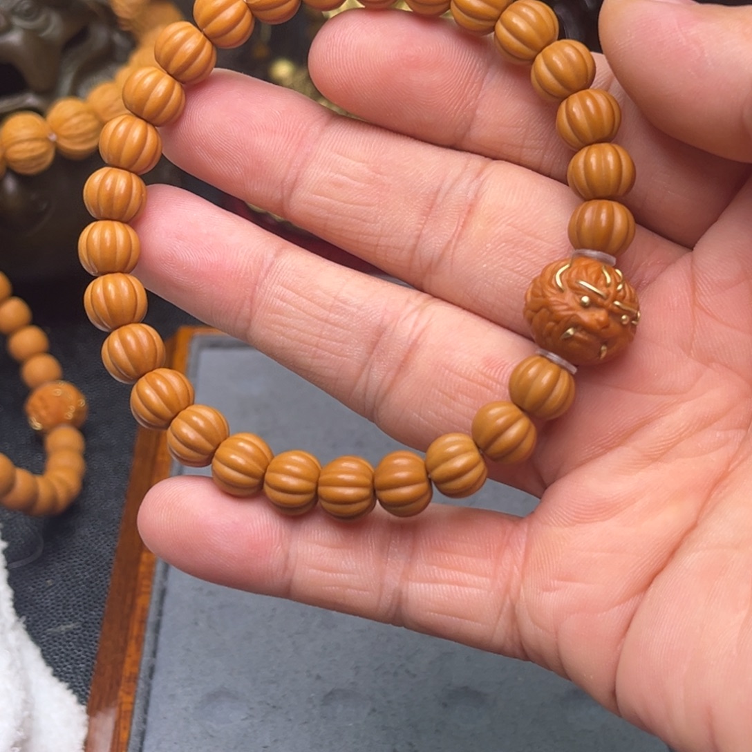 猴头核桃吊坠光面八棱