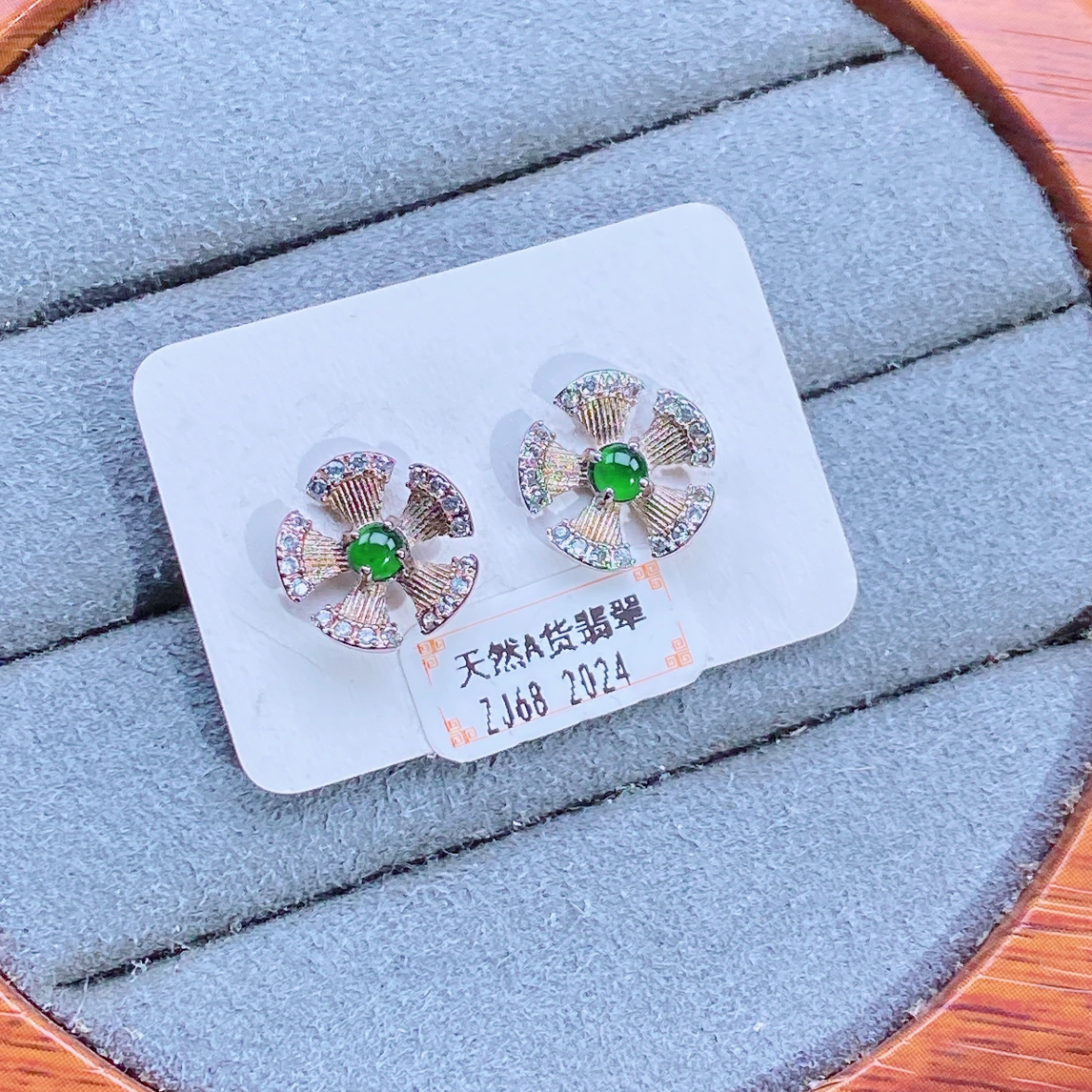 天然翡翠A货简约设计款耳钉通体S925银镶嵌