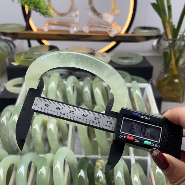 蛇纹石玉手镯未镶嵌136