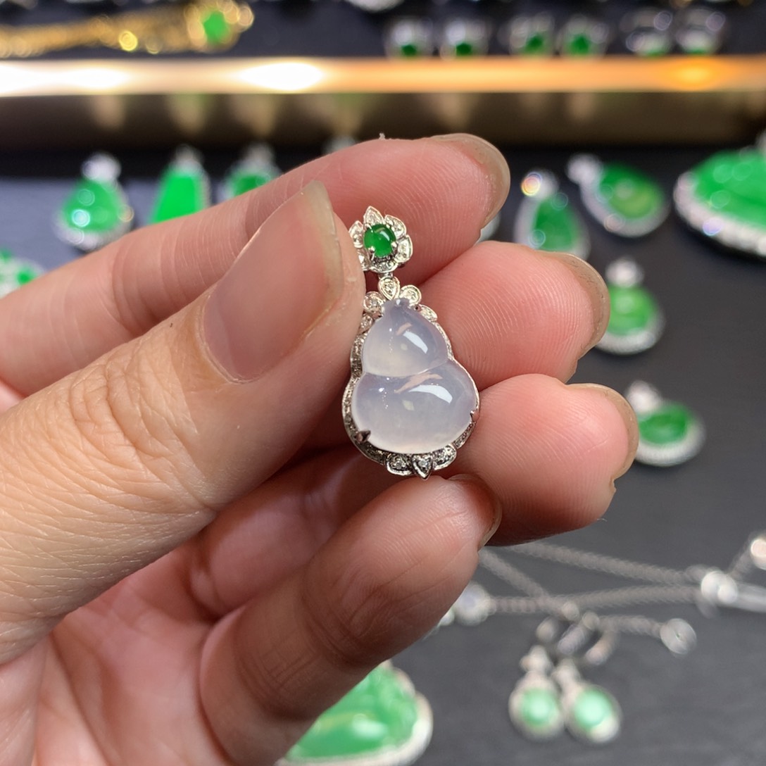 翡翠吊坠(不含链)18K金镶嵌