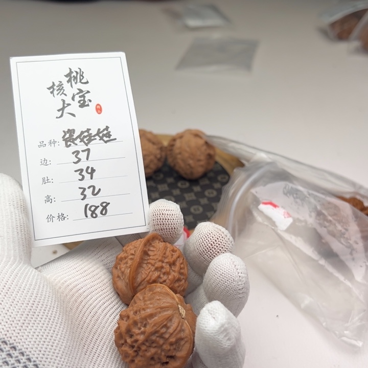 文玩核桃把件瓷娃娃490