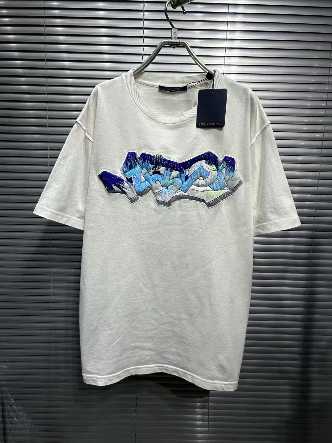 未使用 LouisVuitton/路易威登 涂鸦刺绣字母白色短袖 L码