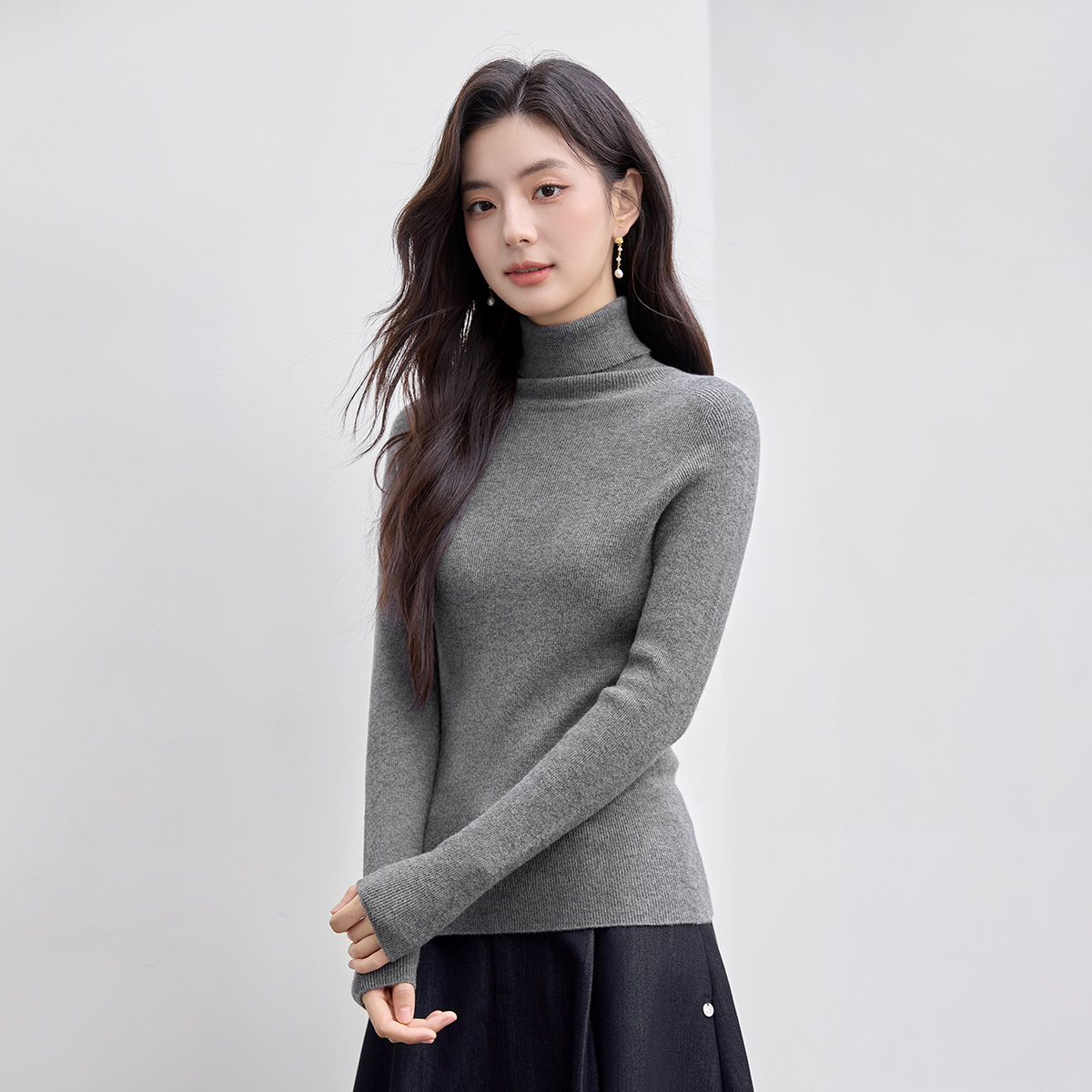 茵曼2025年秋季简约纯色高领针织衫新款柔软舒适内搭套头女士上衣