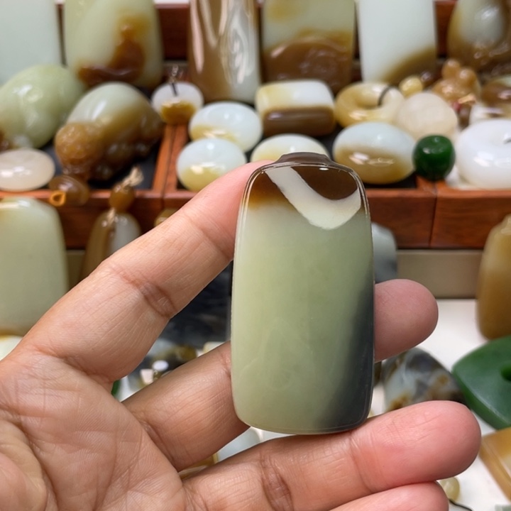 和田玉未镶嵌颈饰